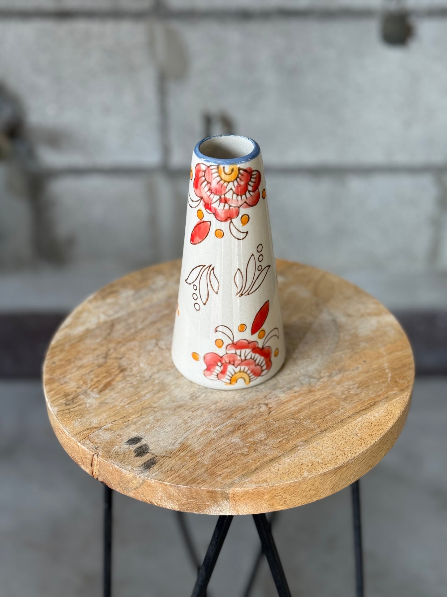 カラーバリエーション豊富なミニ花瓶