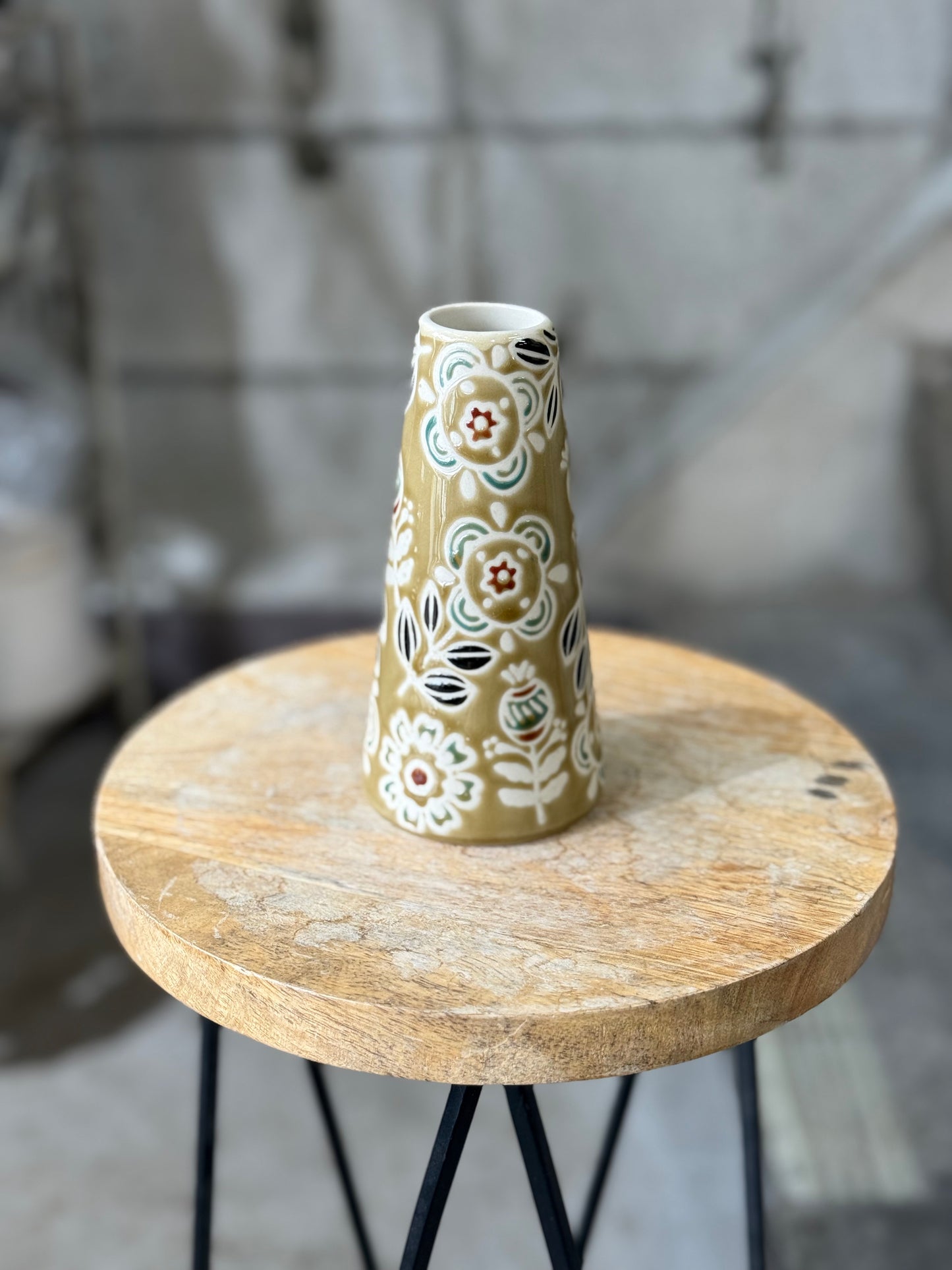 カラーバリエーション豊富なミニ花瓶